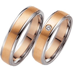 wei&szlig;/ros&eacute;/wei&szlig;   aus drei Farbgold-Ringen hergestellte Trauringe